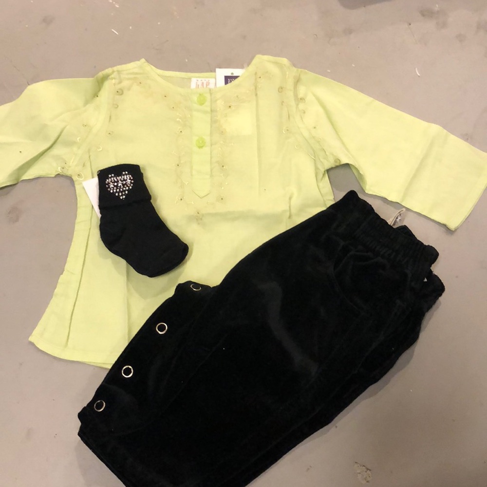 NWT 3-6 mths Baby gap outfit